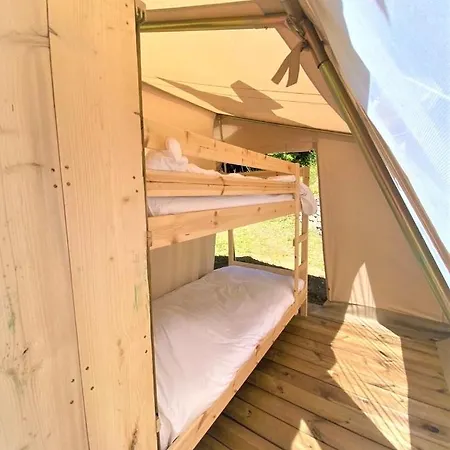 Kemping Les Bastides De Chanteraine Bungalows, &