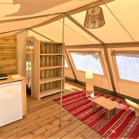 Kemping Les Bastides De Chanteraine Bungalows, &