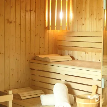 Les Bastides De Chanteraine Bungalows, & Kemping *