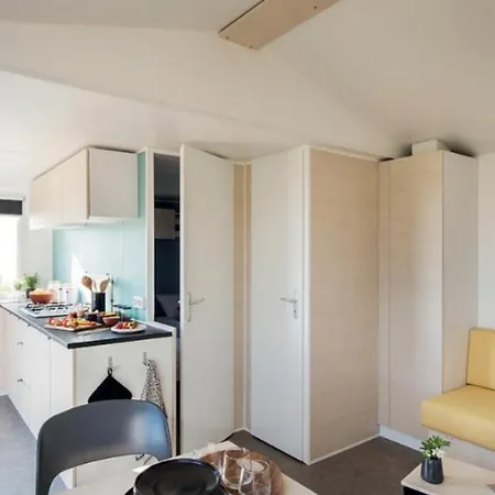 Les Bastides De Chanteraine Bungalows, & Campsite *